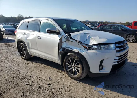 2018 Toyota Highlander Se z USA, uszkodzony, nr VIN 5TDJZRFH8JS486096